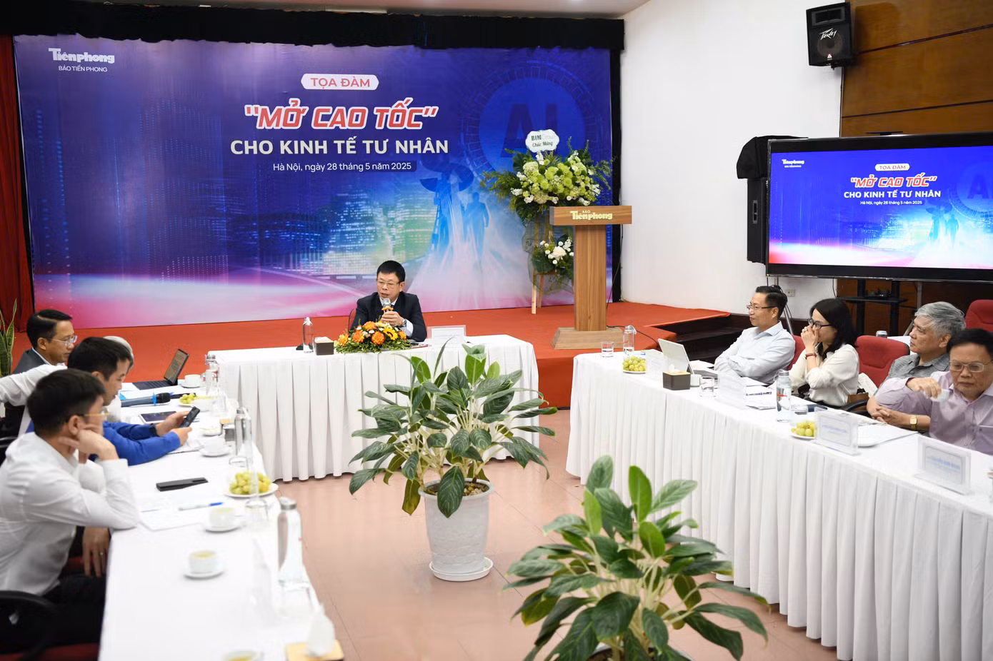 Quang cảnh tọa đàm.