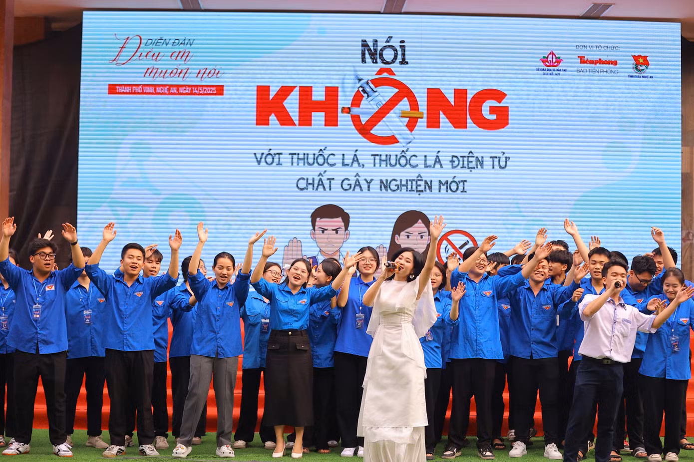 Kết thúc chương trình, hơn 30 bạn học sinh cùng Hà Myo đã đồng diễn ca khúc “Nụ cười 18 20” đầy trẻ trung, sôi động. Tiết mục đã khép lại chương trình một cách trọn vẹn. Hà Myo nhắn gửi thông điệp, mong mỏi học sinh Trường THPT Hà Huy Tập cùng thế hệ trẻ Việt Nam tạo nên sức mạnh cho đất nước trong kỷ nguyên mới.
