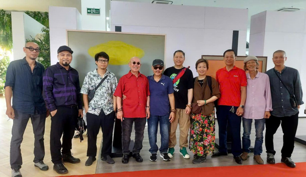 Cuộc gặp gỡ của nhiều anh tài tại triển lãm.