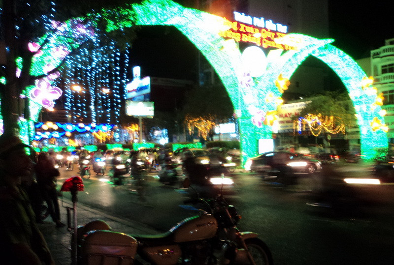 Đường đèn hoa Xuân ở Cần Thơ. Đường đèn hoa Xuân ở Cần Thơ