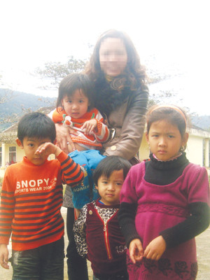 Cô giáo Đỗ Thị Thu Hà và học sinh