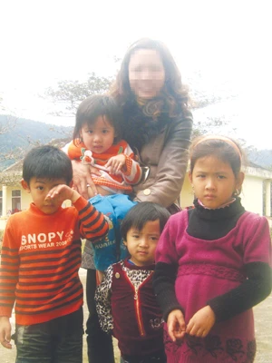 Cô giáo Đỗ Thị Thu Hà và học sinh