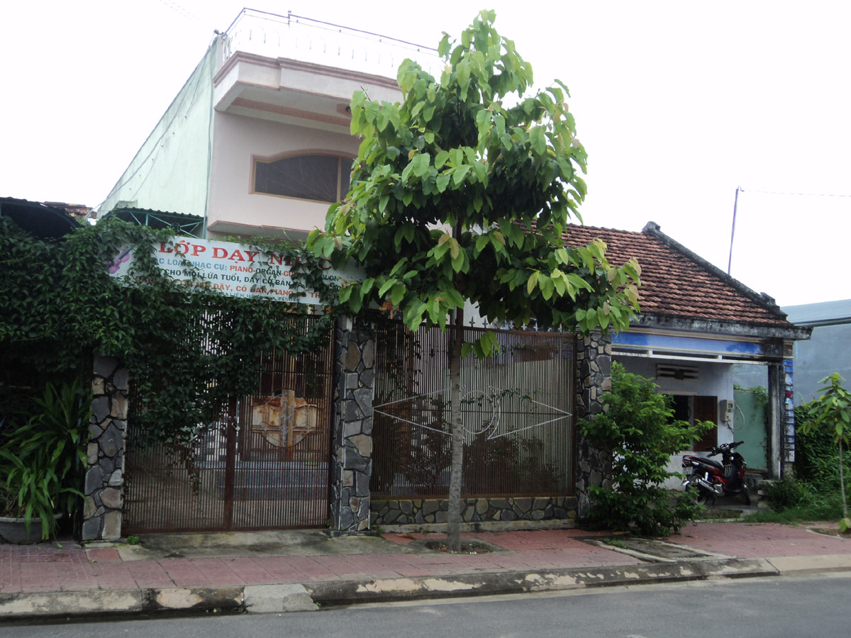 Mặc dù đứng tên người khác, nhưng ngôi nhà số 60 đường Hồ Tùng Mậu, thành phố Kon Tum hiện bà Dung vẫn đang sử dụng. 