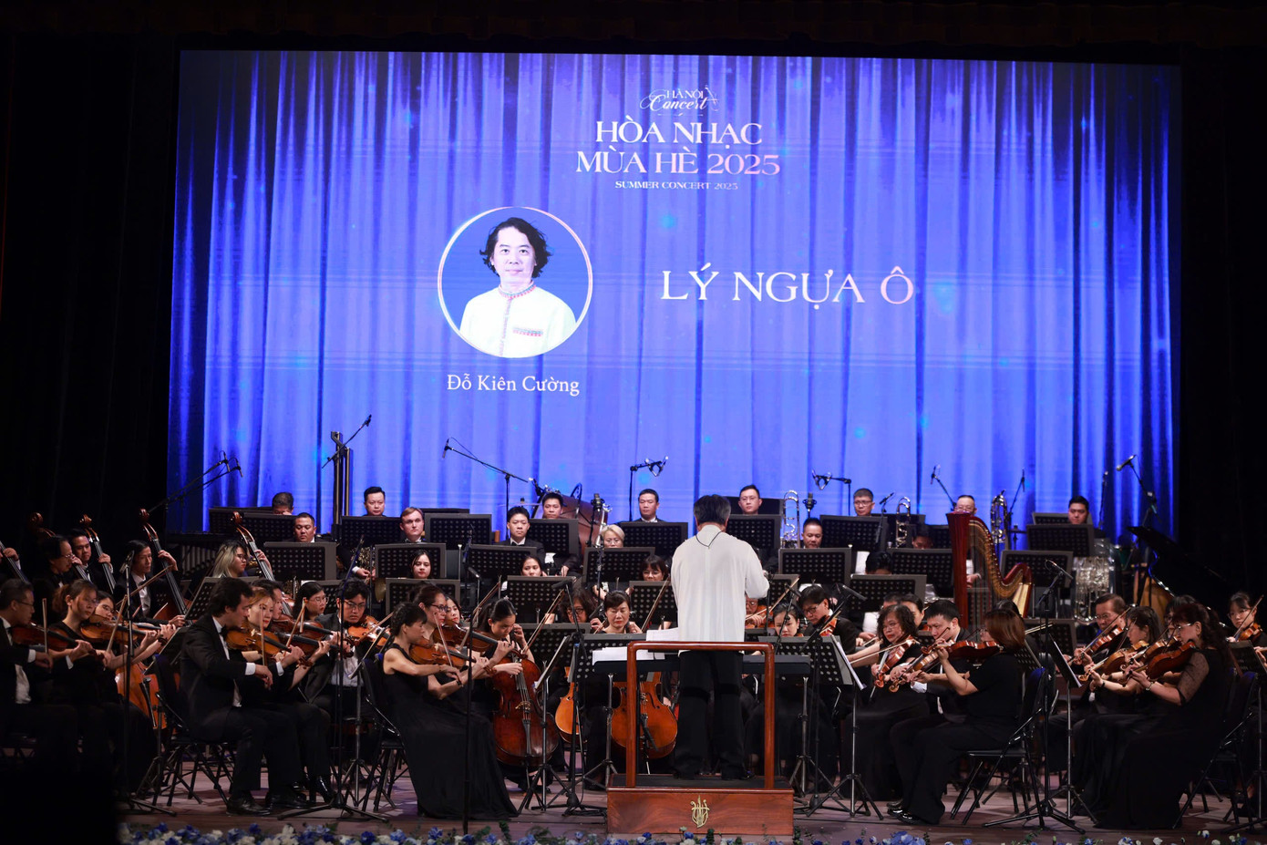 “Khán thính giả vẫn quen nghe các giai điệu, âm thanh của một số ca khúc từ các nhóm nhạc nhỏ, với nhạc đệm hay beat, nhưng khi được thể hiện với dàn nhạc giao hưởng, hiệu ứng sẽ tuyệt hơn nhiều. Bởi vì 60 hay 100 nghệ sĩ tạo nên nguồn năng lượng mạnh mẽ”, nhạc sĩ Đỗ Kiên Cường nói. Anh tham gia chuyển soạn nhiều tác phẩm trong chương trình.