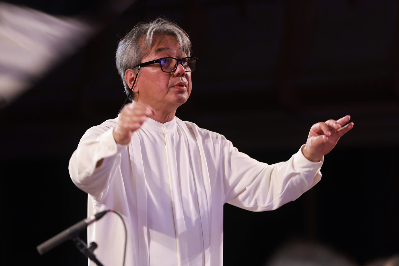 Nhạc trưởng Honna Tetsuji (nhạc trưởng kiêm Giám đốc Âm nhạc của dàn nhạc Giao hưởng Việt Nam từ năm 2009) là người đồng hành xuyên suốt chuỗi Hà Nội Concert.