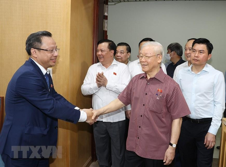 Tổng Bí thư Nguyễn Phú Trọng với các đại biểu dự hội nghị tiếp xúc cử tri. Ảnh: Trí Dũng/TTXVN. Tổng Bí thư Nguyễn Phú Trọng với các đại biểu dự hội nghị tiếp xúc cử tri. Ảnh: Trí Dũng/TTXVN.