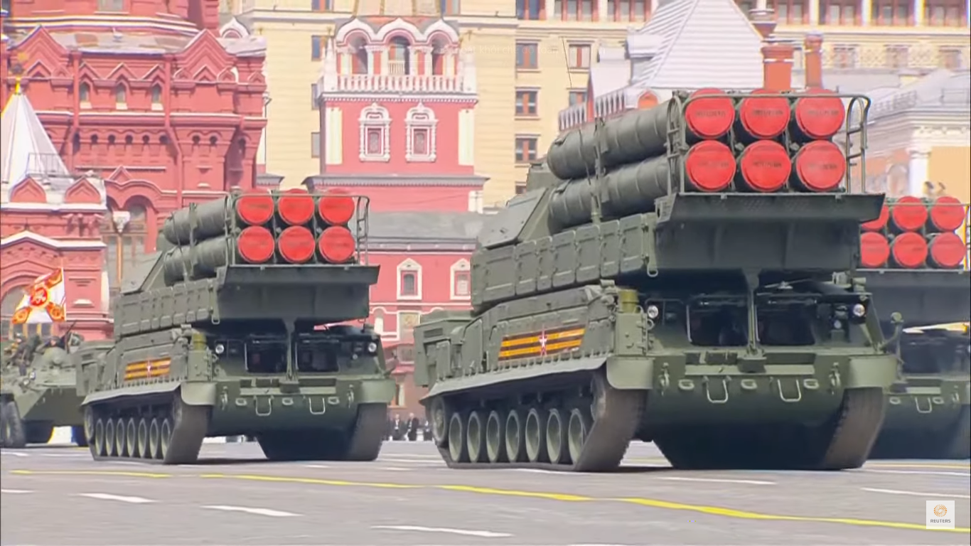 Ảnh chụp màn hình Hệ thống phòng không S-400. Ảnh chụp màn hình