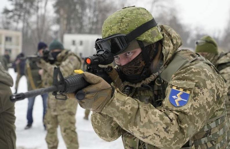 Một binh sĩ Lực lượng Phòng vệ lãnh thổ Ukraine. Ảnh: AP