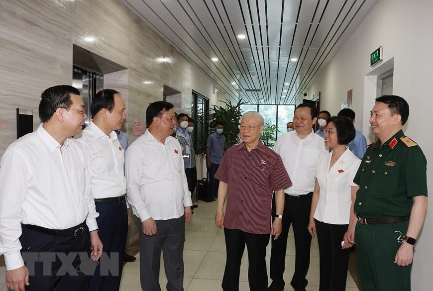 Tổng Bí thư Nguyễn Phú Trọng với các đại biểu dự hội nghị tiếp xúc cử tri. Ảnh: Trí Dũng/TTXVN. Tổng Bí thư Nguyễn Phú Trọng với các đại biểu dự hội nghị tiếp xúc cử tri. Ảnh: Trí Dũng/TTXVN.