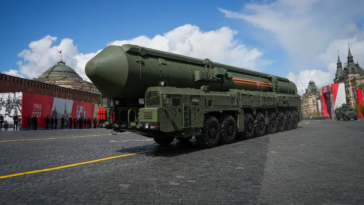 Ngoài ra, lễ duyệt binh còn có sự góp mặt của các hệ thống tên lửa chiến thuật Iskander, hệ thống phóng loạt Tornado-G, hệ thống tên lửa phòng không S-400, Buk-M3 và Tor-M2... Ảnh: AP