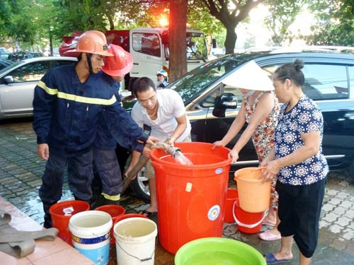 Lãnh đạo TPHCM lý giải nước máy đóng cặn, đến vòi không còn sạch ảnh 3