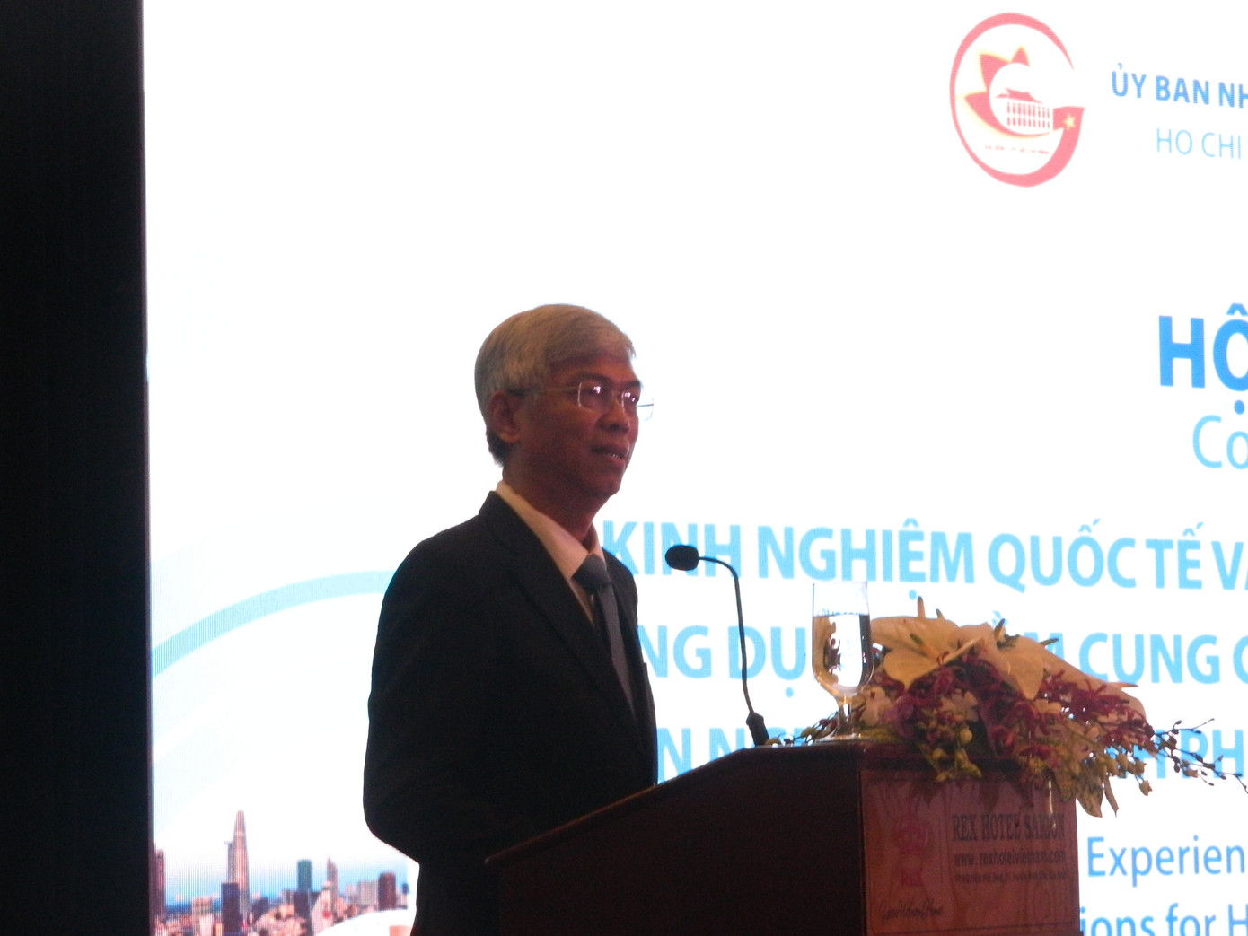 Lãnh đạo TPHCM lý giải nước máy đóng cặn, đến vòi không còn sạch ảnh 1