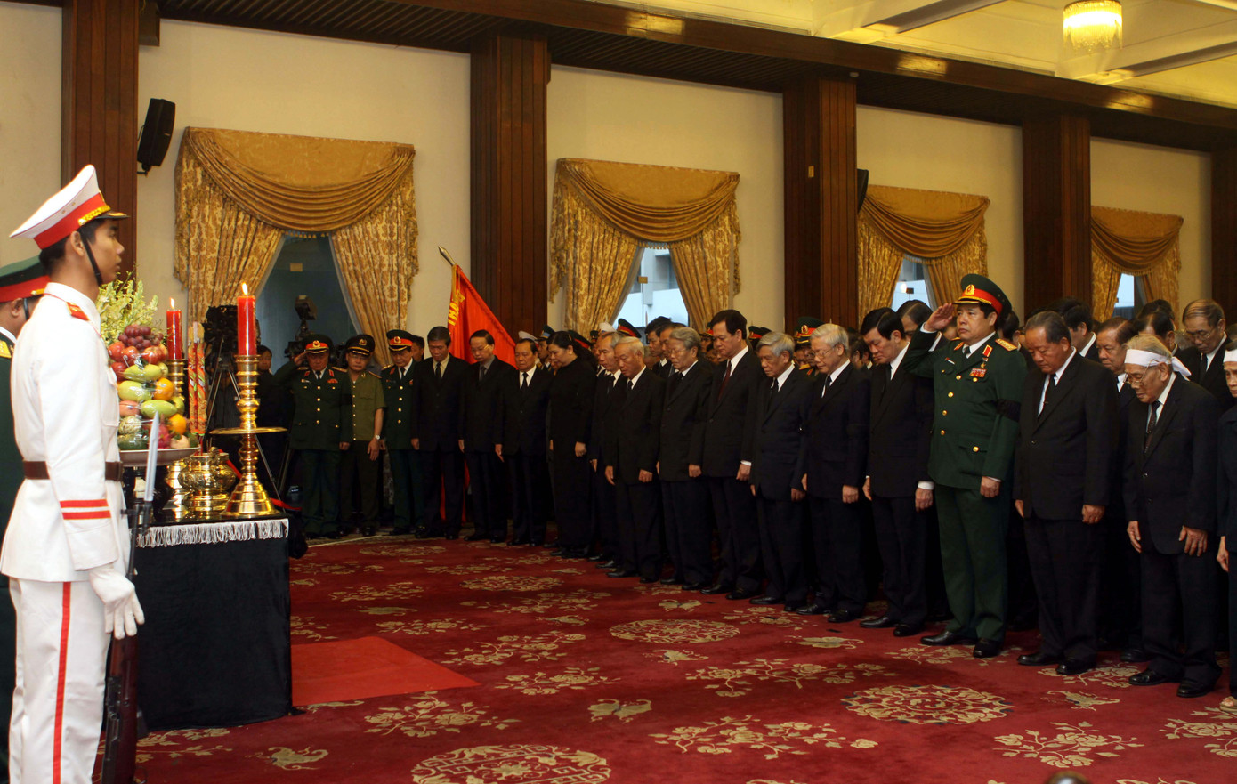 Lễ truy điệu đồng chí Võ Chí Công tại Hội trường thống nhất, TP Hồ Chí Minh. 