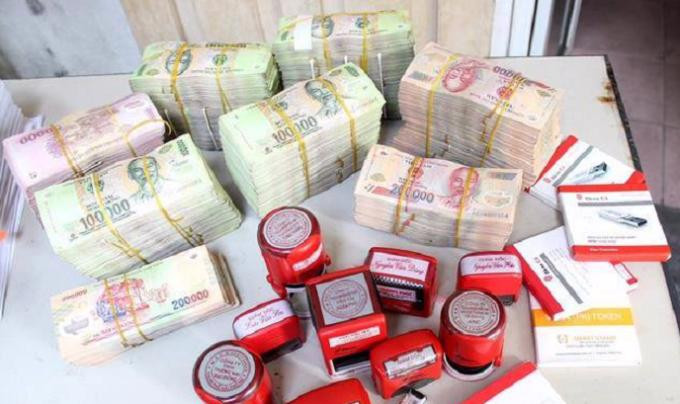 Cá nhân kinh doanh hoặc chủ doanh nghiệp tư nhân có kết luận của cơ quan quản lý nhà nước có thẩm quyền có hành vi gian lận, mua bán hóa đơn ... được xác định thuộc diện rủi ro về thuế cao khi đăng ký sử dụng hóa đơn điện tử. Ảnh minh họa. Cá nhân kinh doanh hoặc chủ doanh nghiệp tư nhân có kết luận của cơ quan quản lý nhà nước có thẩm quyền có hành vi gian lận, mua bán hóa đơn ... được xác định thuộc diện rủi ro về thuế cao khi đăng ký sử dụng hóa đơn điện tử. Ảnh minh họa.