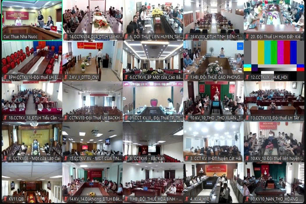 Từ các điểm cầu trên cả nước, hộ kinh doanh theo dõi, đặt câu hỏi cho cơ quan thuế.