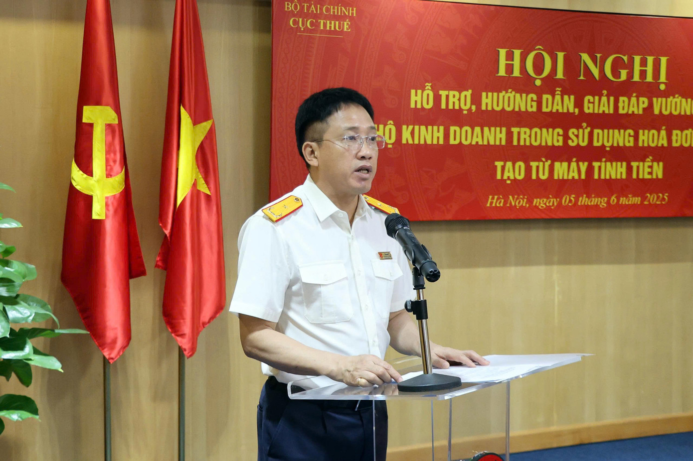 Ông Mai Sơn, Phó Cục trưởng Cục Thuế.