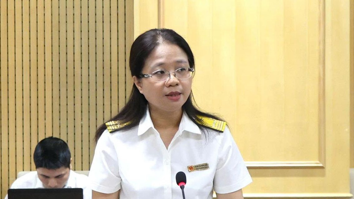 Bà Phạm Thị Minh Hiền - Phó Trưởng Ban Chính sách và Thuế quốc tế, Cục Thuế - trả lời câu hỏi của các hộ kinh doanh ngày 5/6/2025.