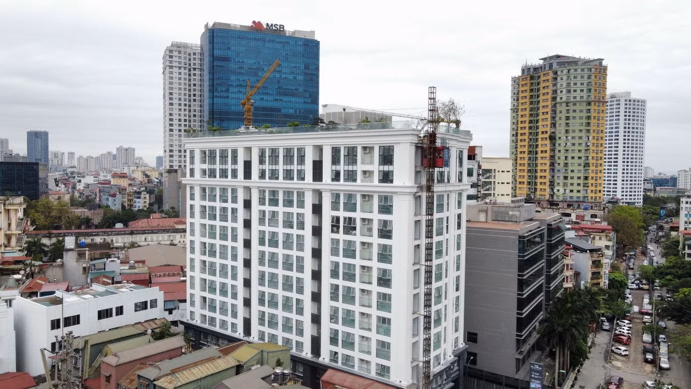 Liên quan dự án này, ngày 14/9/2020 Văn phòng đăng ký đất đai – Sở Tài Nguyên và Môi trường Hà Nội có thông báo về danh sách Chủ đầu tư đã thế chấp quyền sử dụng đất tại số 8 Nguyên Hồng. Theo đó, Văn phòng đăng ký đất đai Hà Nội đã thực hiện đăng ký thế chấp bằng quyền sử dụng đất đầu tư xây dựng nhà ở thấp tầng để bán thuộc Tổ hợp nhà ở và văn phòng tại số 8 Nguyên Hồng do Công ty cổ phần In 15 làm chủ đầu tư đăng ký thế chấp tại Ngân hàng Nông nghiệp và Phát triển nông thôn Việt Nam – Chi nhánh Láng Hạ.