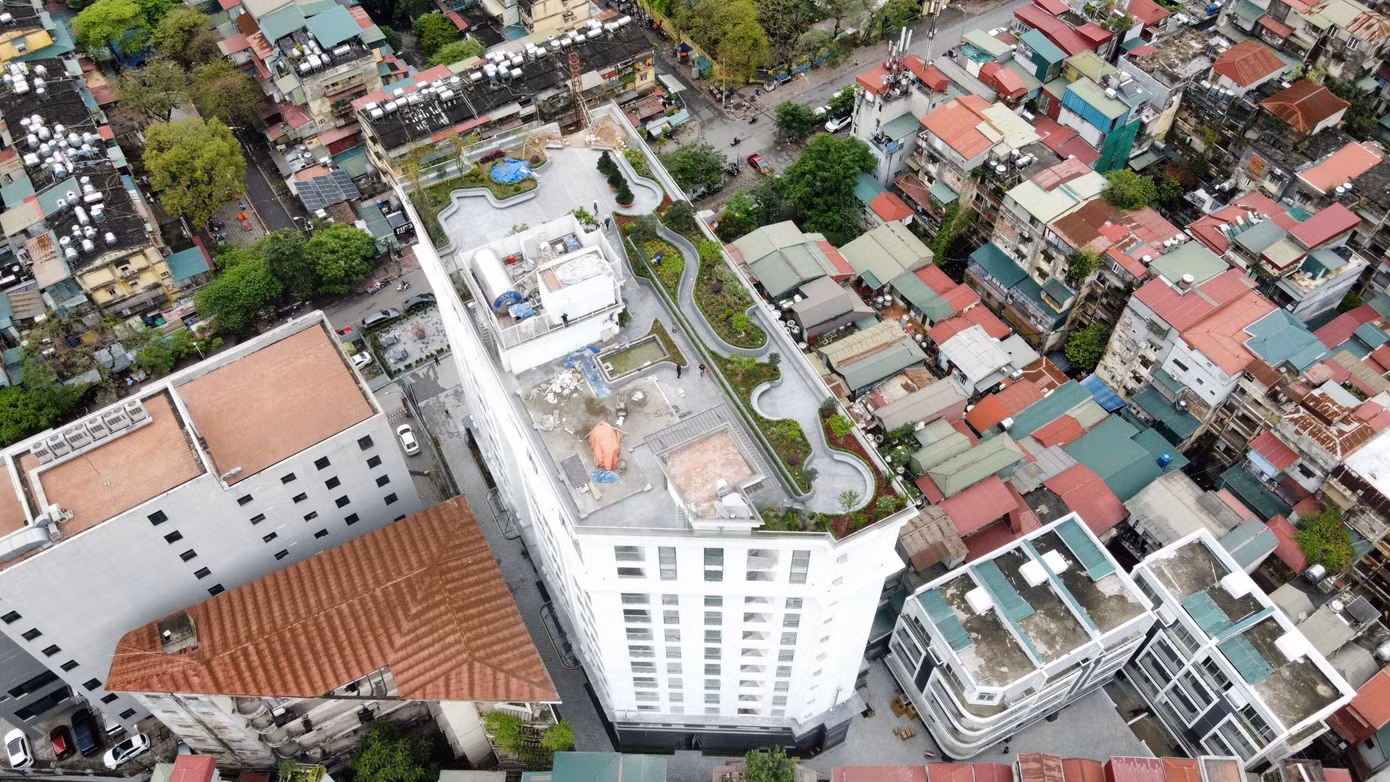 Dự án tổ hợp nhà ở và văn phòng (Miracle Tower) tại số 8 đường Nguyên Hồng, phường Láng Hạ (quận Đống Đa, Hà Nội) do Công ty cổ phần In 15 làm chủ đầu tư được UBND TP Hà Nội chấp thuận chủ trương đầu tư vào tháng 6/2017.