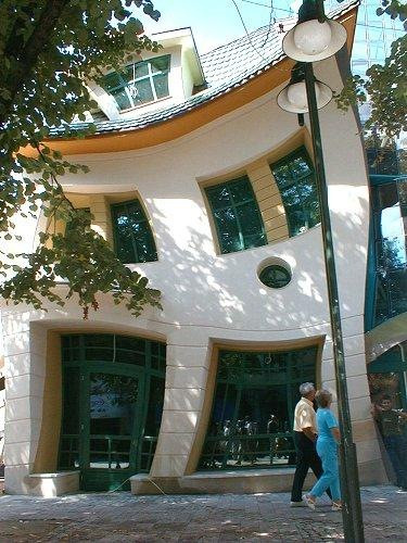 Nhiều người có cảm giác như đang bị đánh lừa đôi mắt