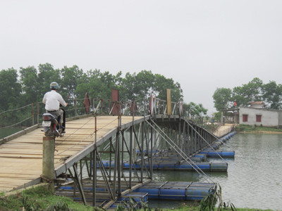 Một góc cầu phao. Một góc cầu phao