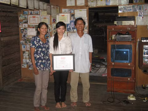 Nhà trưởng thôn Nay Trơ có rất nhiều giấy khen