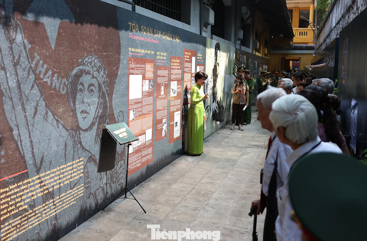 Dưới những chiến hào là các tòa soạn báo đặc biệt với phương thức làm báo sáng tạo như báo hầm, báo liếp, báo in... luôn cập nhật những tin tức mới nhất, kịp thời cổ vũ, động viên tinh thần cho các chiến sỹ quyết tâm giành chiến thắng