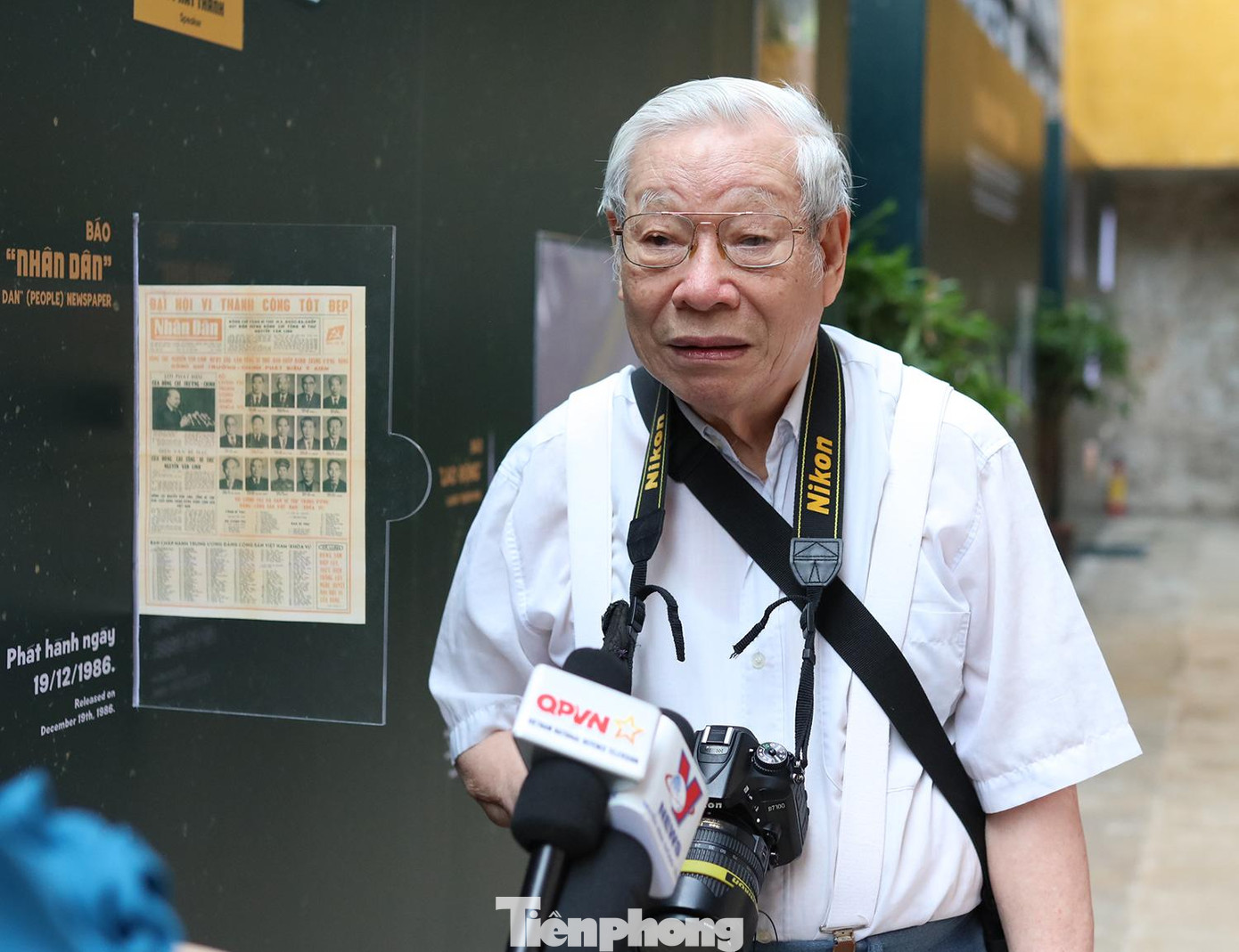 Nhà báo Trịnh Hải kể: “Là phóng viên chiến trường thì không sợ chết. Nỗ lực làm tốt công tác của mình, để những tấm hình của mình trở thành vũ khí, ngọn cờ trên chiến trường".