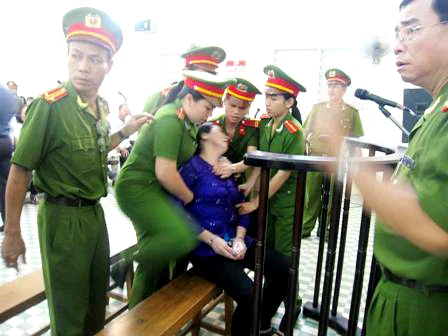 Bị cáo Liễu ngất tại tòa