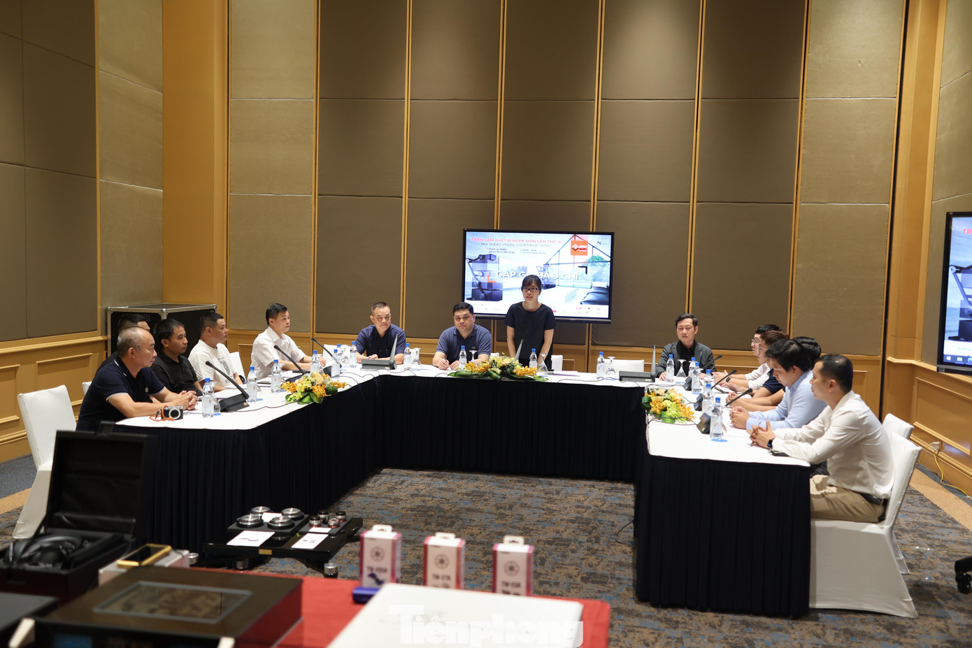 Sáng nay ,17/9 tại khách sạn Deawoo Hà Nội diễn ra buổi họp báo giới thiệu các thương hiệu hi-end đình đám sắp được trưng bày tại đây