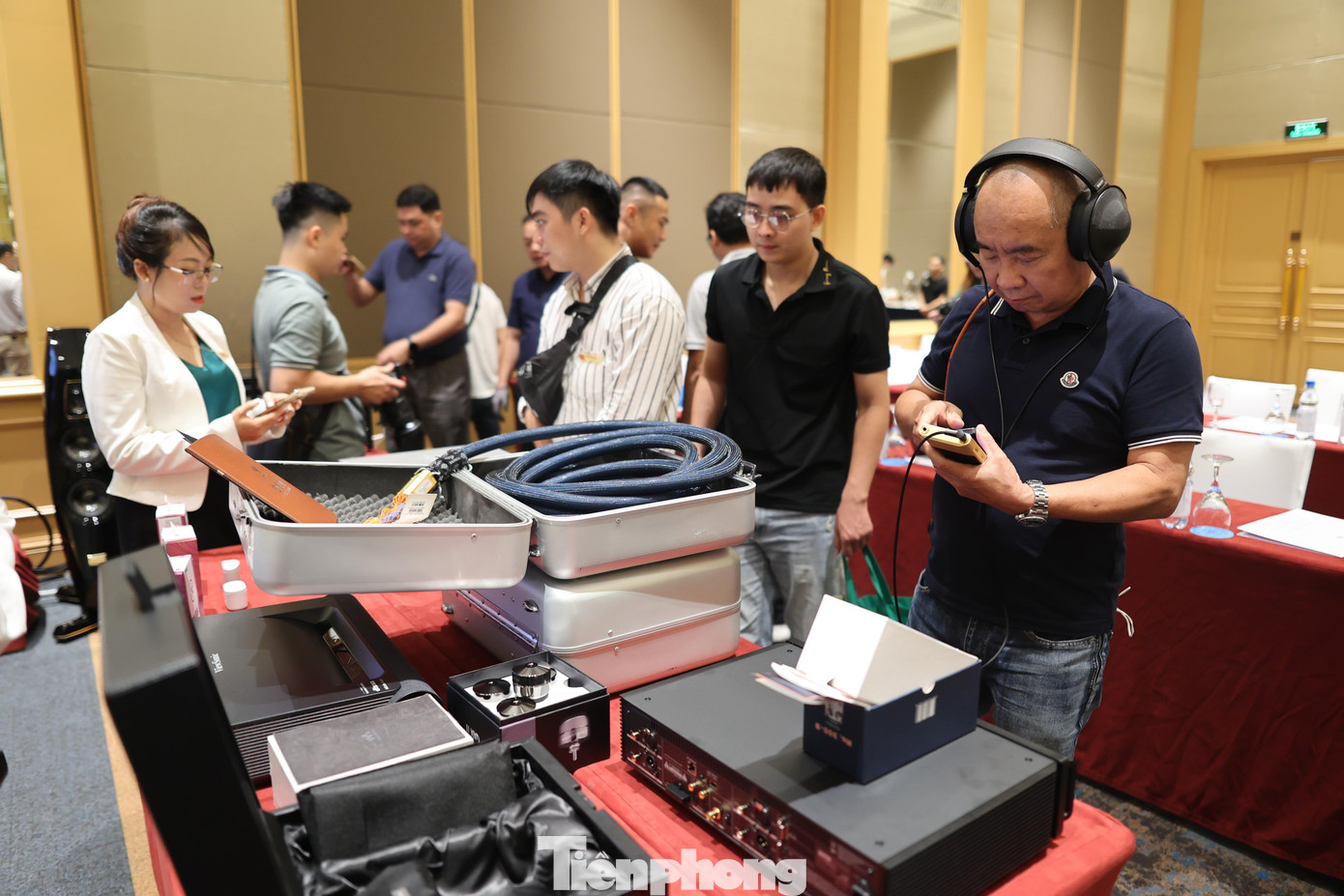 Tại buổi họp báo giới thiệu cho các nhà báo những sản phẩm sắp được triển lãm cho công chúng đến tham quan và trải nghiệm những sản phẩm hi-end đình đám từ các nước trên thế giới hội tụ về đây