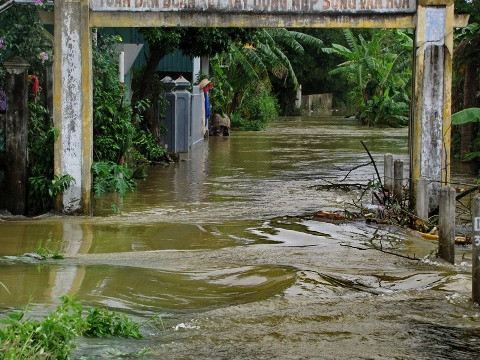 Nguy cơ lũ chồng lũ gây nhiều thiệt hại, sau khi bão Haiyan đi qua. Nguy cơ lũ chòng lũ gây nhiều thiệt hại, sau khi bão Haiyan đi qua