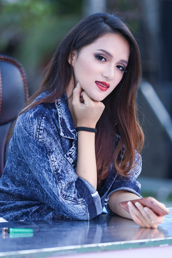 Hương Giang Idol quyến rũ 'chết người' trên ghế 'nóng' ảnh 4