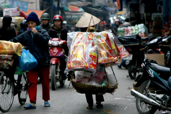 Trên phố Hàng Cân