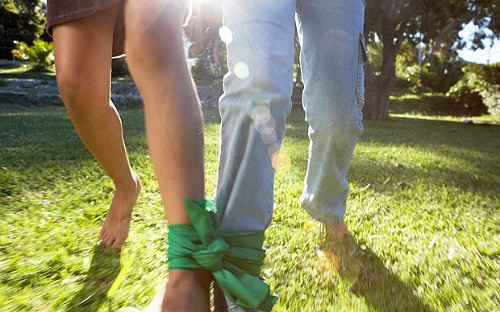 Những luật cấm kỳ quặc ở trường học Anh ảnh 1