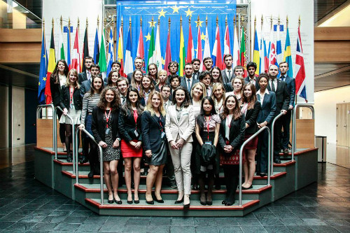 Cô gái Việt được bạn bè nể phục vì thành tích học tập ở châu Âu ảnh 2