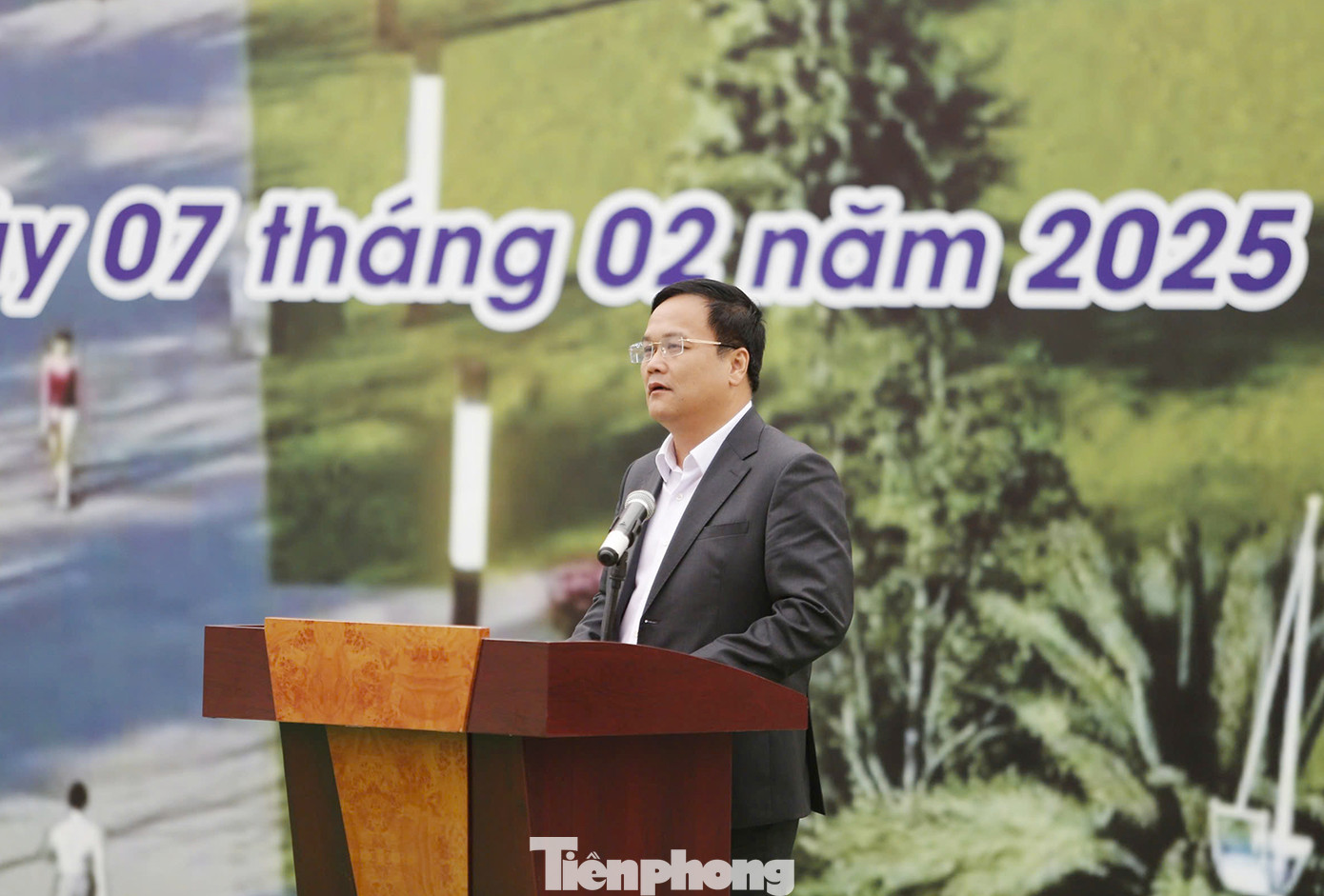 Ông Nguyễn Tiến Đạt - Bí thư Huyện ủy Mường Ảng cho biết, công viên thị trấn Mường Ảng - là một trong 16 công trình chào mừng Đại hội Đảng các cấp trên địa bàn huyện. Công trình này có ý nghĩa quan trọng trong phát triển kinh tế, văn hóa - xã hội của huyện. Ông Nguyễn Tiến Đạt - Bí thư Huyện ủy Mường Ảng cho biết, công viên thị trấn Mường Ảng - là một trong 16 công trình chào mừng Đại hội Đảng các cấp trên địa bàn huyện. Công trình này có ý nghĩa quan trọng trong phát triển kinh tế, văn hóa - xã hội của huyện.