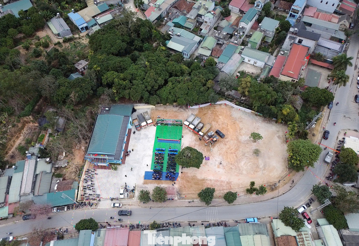 Công viên thị trấn Mường Ảng được xây dựng với diện tích trên 3.000m2. Công viên thị trấn Mường Ảng được xây dựng với diện tích trên 3.000m2.