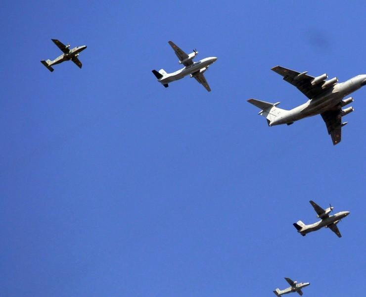 Biên đội máy bay tiếp dầu trên không IL-78, máy bay vận tải An-32 và máy bay tuần tiễu Dornier DO-228 