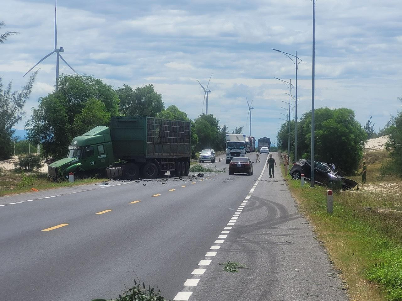 Hiện trường vụ tai nạn thảm khốc xẩy ra tại Quảng Bình.