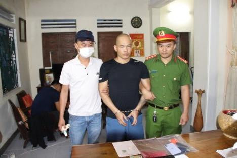 Đối tượng "Trung Cối" bị bắt giữ với tang vật là vũ khí nóng và ma tuý