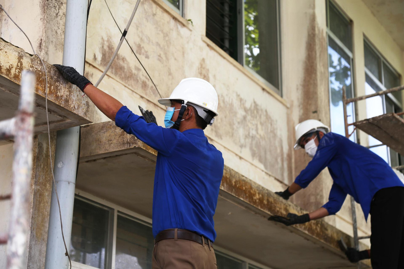 Các tình nguyện viên sẽ sơn lại những ngôi trường tại huyện Lệ Thuỷ trước khi đón học sinh bước vào năm học mới Các tình nguyện viên sẽ sơn lại những ngôi trường tại huyện Lệ Thuỷ trước khi đón học sinh bước vào năm học mới