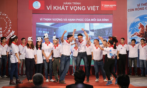 Niềm vui của đội ĐH Nông nghiệp khi giành vé tham dự chung kết cuộc thi tại Tp. Hồ Chí Minh. Ảnh: BTC Niềm vui của đội ĐH Nông nghiệp khi giành vé tham dự chung kết cuộc thi tại Tp. Hồ Chí Minh