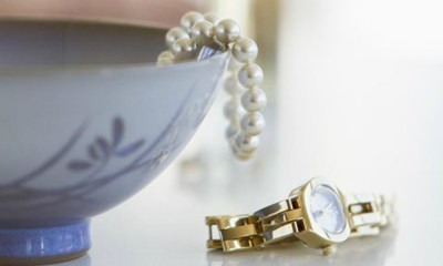 9 món đồ bạn cần đưa ngay ra khỏi phòng tắm ảnh 1