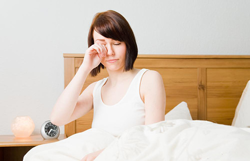 Dụi mắt có thể làm bạn bị viêm giác mạc