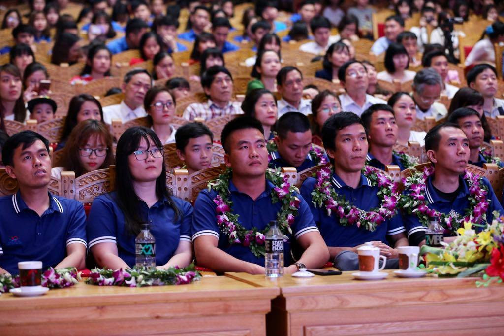 Các Gương mặt trẻ VN tiêu biểu hát ‘Nối vòng tay lớn’ kết thúc chuỗi tuyên dương ảnh 30