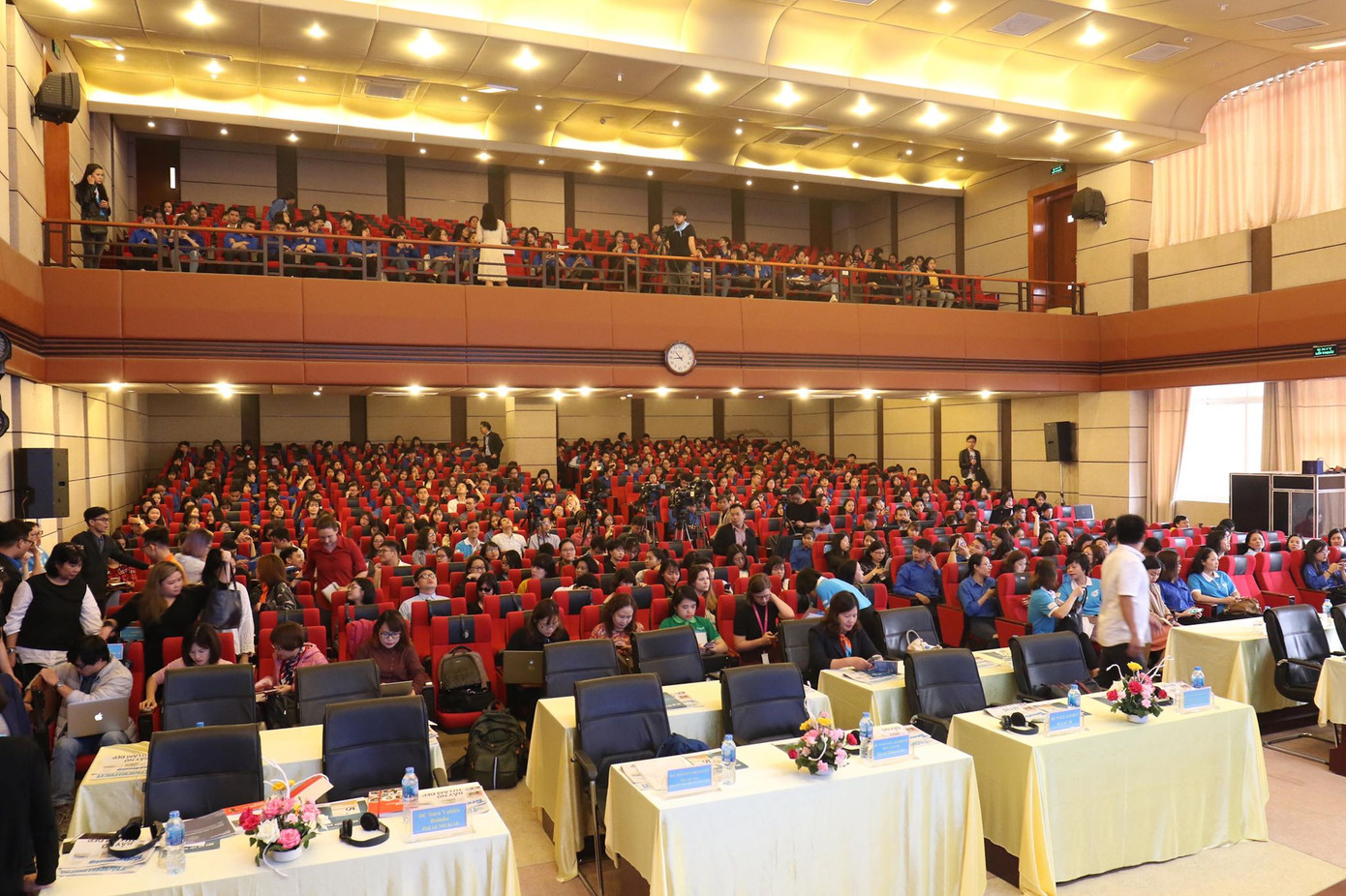 Anh Lê Quốc Phong: 3 nữ là Gương mặt trẻ Việt Nam tiêu biểu 2018 ảnh 38