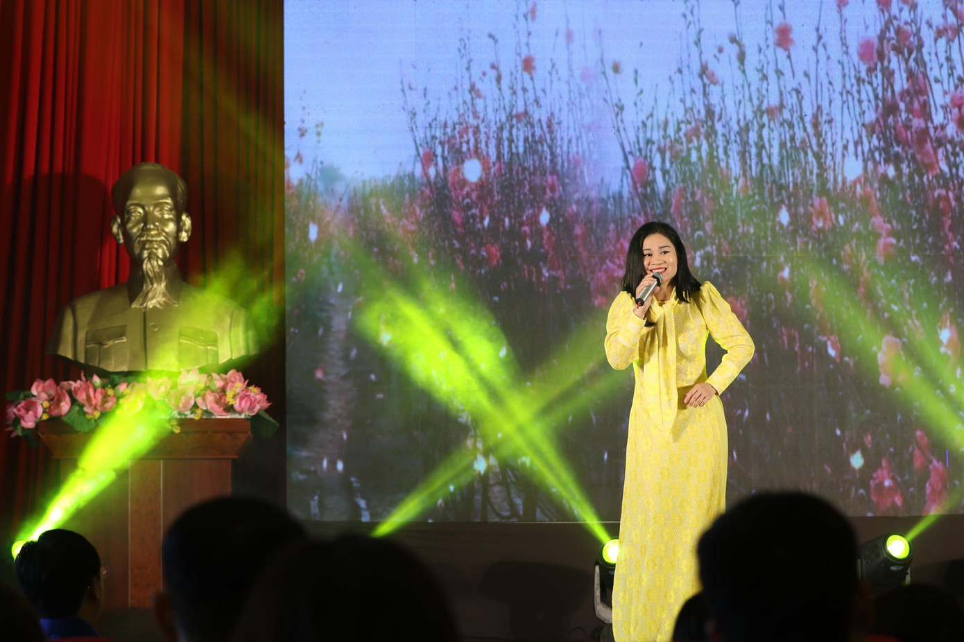 Anh Lê Quốc Phong: 3 nữ là Gương mặt trẻ Việt Nam tiêu biểu 2018 ảnh 4