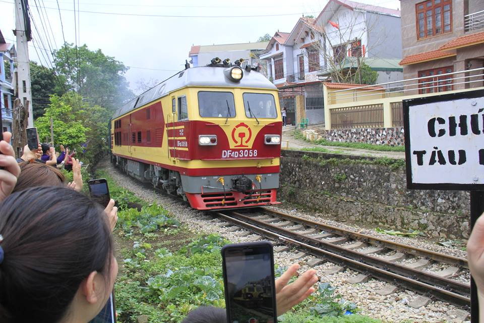 Chủ tịch Triều Tiên Kim Jong Un lên tàu về nước ảnh 1