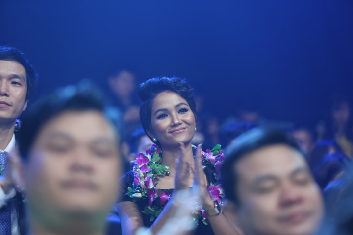 Xướng tên H'hen Niê, Quang Hải trong top 10 Gương mặt trẻ Việt Nam tiêu biểu ảnh 33